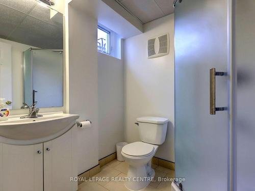 450 Abington Ave, Mississauga, ON - Indoor Photo Showing Bathroom