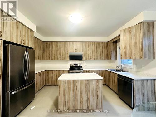 202 Fallharvest Way, Whitchurch-Stouffville, ON - Indoor Photo Showing Kitchen With Double Sink