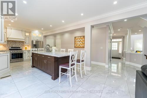 1 Casa Lane, Brampton, ON - Indoor Photo Showing Kitchen With Upgraded Kitchen