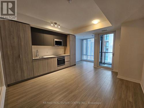 901 - 8 Widmer Street, Toronto, ON - Indoor Photo Showing Kitchen