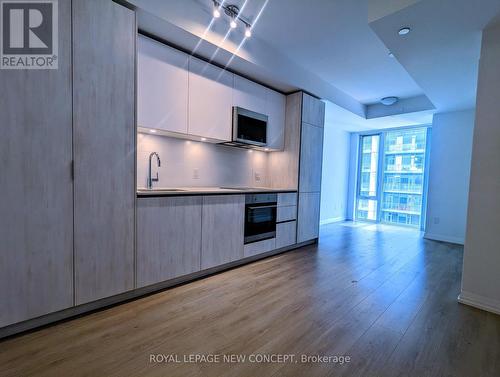 1707 - 8 Widmer Street, Toronto, ON - Indoor Photo Showing Kitchen