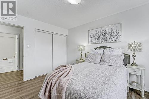 551 Pharo Point, Milton, ON - Indoor Photo Showing Bedroom