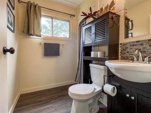 156111 52 Road N, Virden, MB - Indoor Photo Showing Bathroom