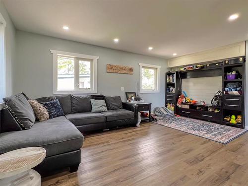 156111 52 Road N, Virden, MB - Indoor Photo Showing Living Room