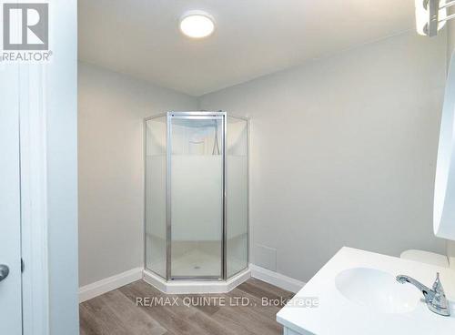 4 - 145 Pinnacle Street, Belleville, ON - Indoor Photo Showing Bathroom