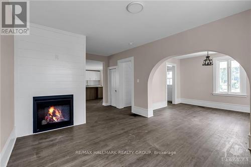 526 Church Street, North Dundas (706 - Winchester), ON - Indoor Photo Showing Other Room With Fireplace