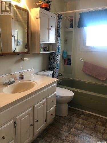 251 Northern Avenue, Canora, SK - Indoor Photo Showing Bathroom