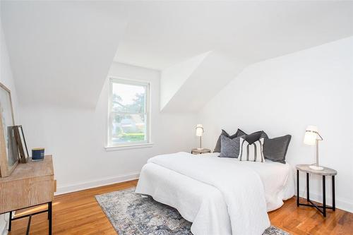 978 Kingsway Drive, Burlington, ON - Indoor Photo Showing Bedroom
