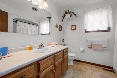 2808 Dominion Road, Ridgeway, ON - Indoor Photo Showing Bathroom
