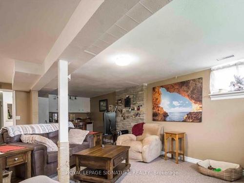 45 Gilbert St, Belleville, ON - Indoor Photo Showing Living Room