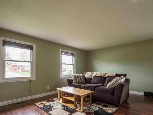 45 Gilbert St, Belleville, ON - Indoor Photo Showing Living Room