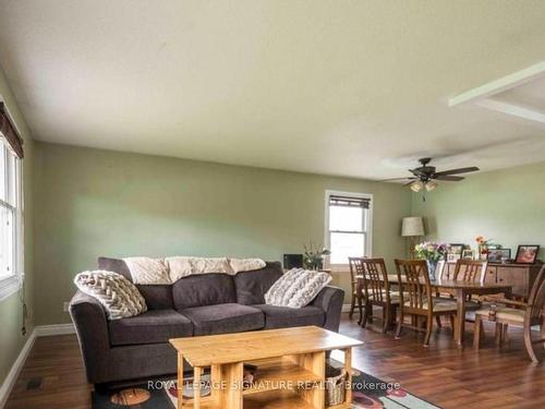 45 Gilbert St, Belleville, ON - Indoor Photo Showing Living Room