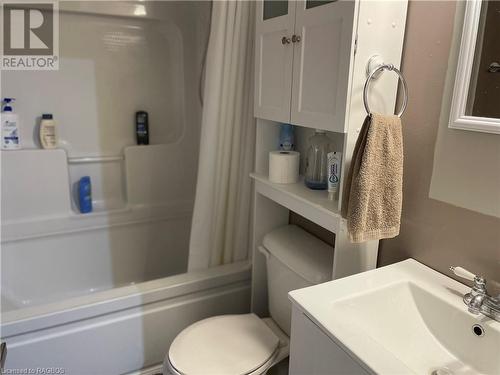 2 Sanctuary Street, Underwood, ON - Indoor Photo Showing Bathroom