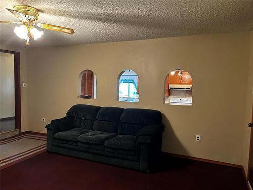 1617 7Th Street, Brandon, MB - Indoor