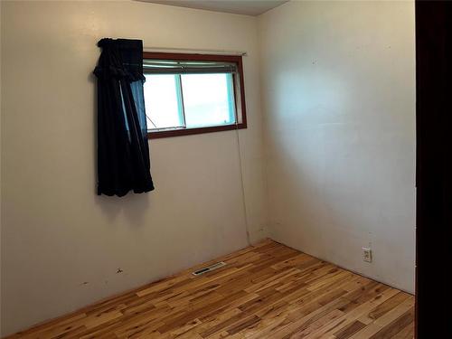 1617 7Th Street, Brandon, MB - Indoor Photo Showing Other Room