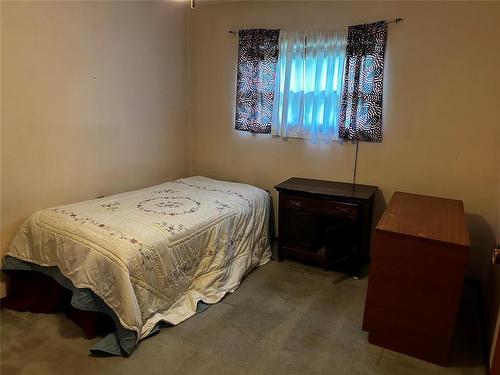 1617 7Th Street, Brandon, MB - Indoor Photo Showing Bedroom