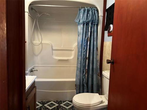 1617 7Th Street, Brandon, MB - Indoor Photo Showing Bathroom