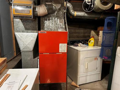 1617 7Th Street, Brandon, MB - Indoor Photo Showing Laundry Room