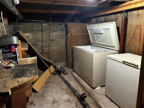 1617 7Th Street, Brandon, MB - Indoor Photo Showing Laundry Room