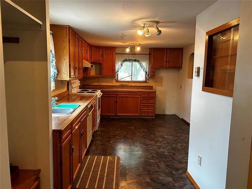 1617 7Th Street, Brandon, MB - Indoor Photo Showing Kitchen