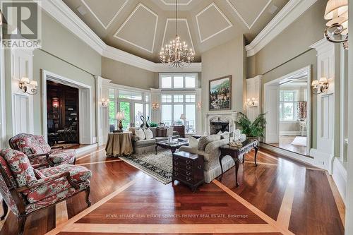 872 Whittier Crescent, Mississauga, ON - Indoor Photo Showing Living Room