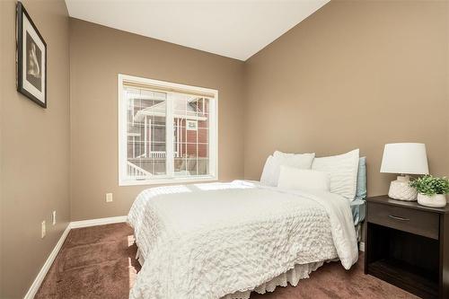1 856 John Bruce Road E, Winnipeg, MB - Indoor Photo Showing Bedroom