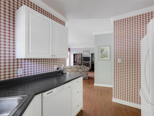 214-405 Quebec St, Victoria, BC - Indoor Photo Showing Kitchen