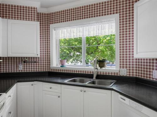 214-405 Quebec St, Victoria, BC - Indoor Photo Showing Kitchen With Double Sink