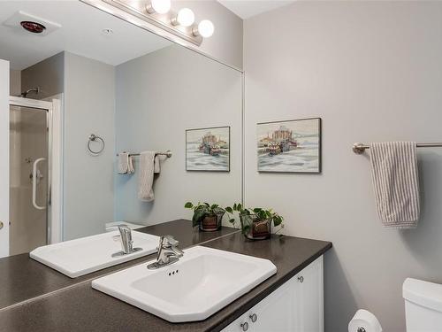 214-405 Quebec St, Victoria, BC - Indoor Photo Showing Bathroom