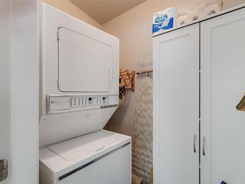 214-405 Quebec St, Victoria, BC - Indoor Photo Showing Laundry Room