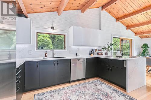 111 Castleview Road, Blue Mountains, ON - Indoor Photo Showing Kitchen