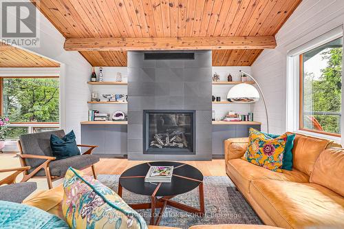 111 Castleview Road, Blue Mountains, ON - Indoor Photo Showing Living Room With Fireplace