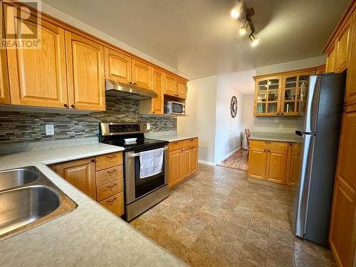 144 Wolverine Avenue, Tumbler Ridge, BC - Indoor Photo Showing Kitchen With Double Sink