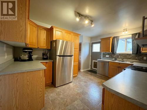 144 Wolverine Avenue, Tumbler Ridge, BC - Indoor Photo Showing Kitchen With Double Sink