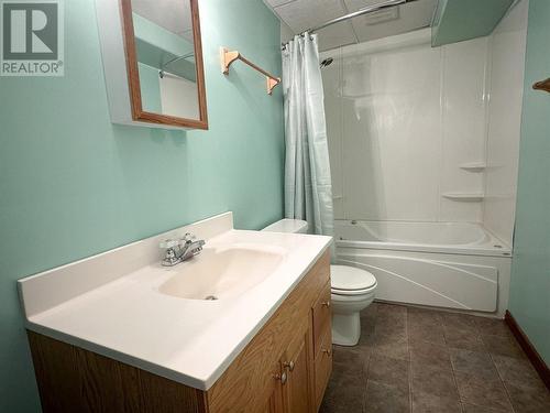 144 Wolverine Avenue, Tumbler Ridge, BC - Indoor Photo Showing Bathroom