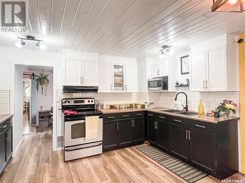 502 2Nd Street W, Meadow Lake, SK - Indoor Photo Showing Kitchen With Double Sink With Upgraded Kitchen