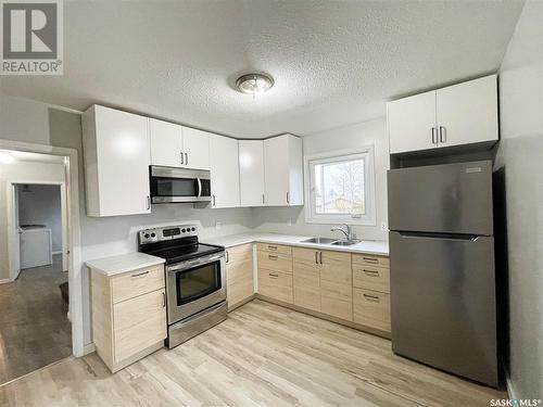 108 Main Street W, Dorintosh, SK - Indoor Photo Showing Kitchen With Double Sink