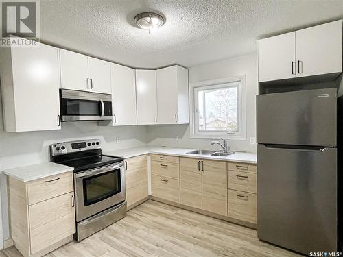 108 Main Street W, Dorintosh, SK - Indoor Photo Showing Kitchen With Double Sink