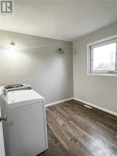 108 Main Street W, Dorintosh, SK - Indoor Photo Showing Laundry Room