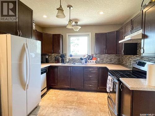 108 Main Street W, Dorintosh, SK - Indoor Photo Showing Kitchen With Double Sink