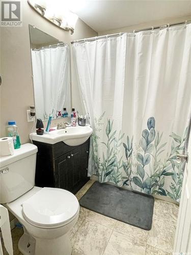 108 Main Street W, Dorintosh, SK - Indoor Photo Showing Bathroom