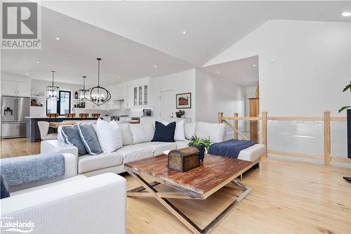 106 Barton Boulevard, Clarksburg, ON - Indoor Photo Showing Living Room