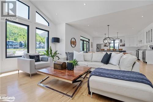 106 Barton Boulevard, Clarksburg, ON - Indoor Photo Showing Living Room