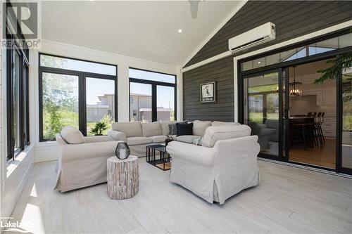 106 Barton Boulevard, Clarksburg, ON - Indoor Photo Showing Living Room