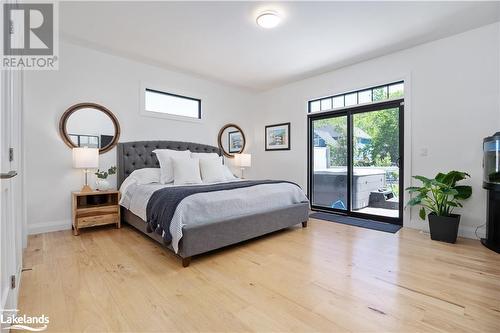 106 Barton Boulevard, Clarksburg, ON - Indoor Photo Showing Bedroom