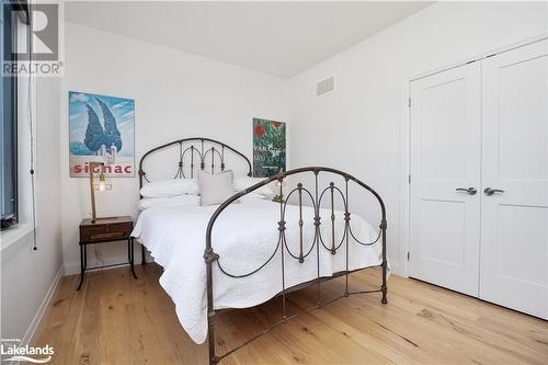 106 Barton Boulevard, Clarksburg, ON - Indoor Photo Showing Bedroom