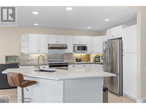 2325 Silver Place Unit# 16, Kelowna, BC - Indoor Photo Showing Kitchen