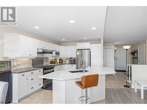 2325 Silver Place Unit# 16, Kelowna, BC - Indoor Photo Showing Kitchen