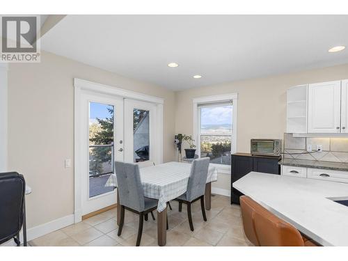 2325 Silver Place Unit# 16, Kelowna, BC - Indoor Photo Showing Dining Room