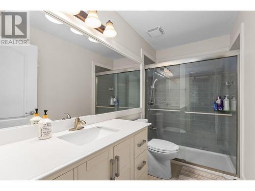 2325 Silver Place Unit# 16, Kelowna, BC - Indoor Photo Showing Bathroom